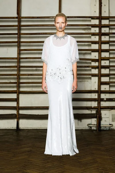 Look 17